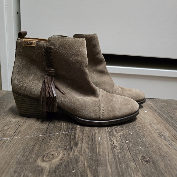 Pikolinos Ankle Zipper Suede Boot - Picture 2 of 7